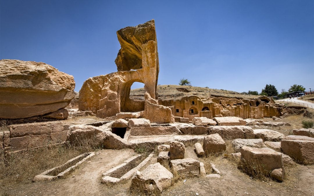 MONUMANTEL STONE CARVING AT DARA ANCIENT SITE
