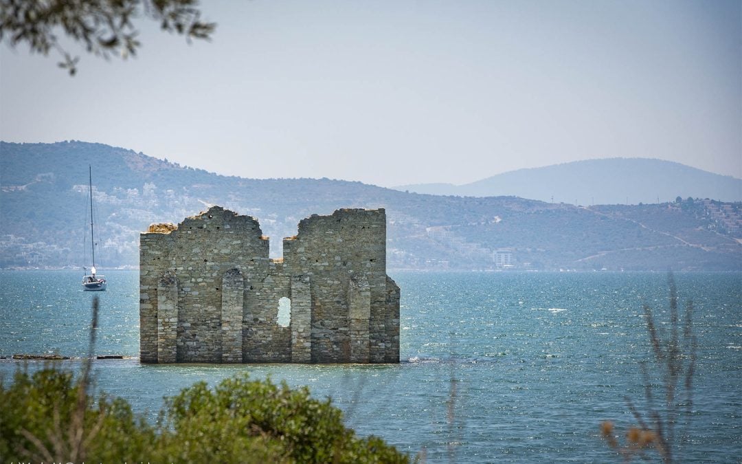 THE CUSTOMS BUILDING AT THE HARBOUR ENTRANCE
