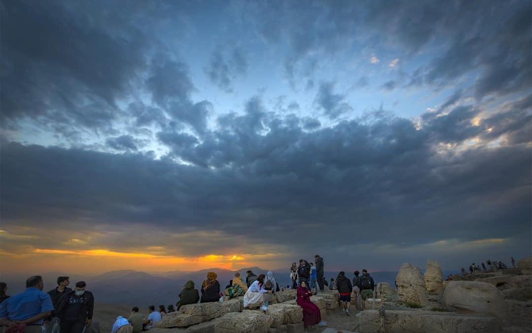 PEOPLE WAITING FOR THE SUNSET ON THE MOUNTAIN NEMRUT